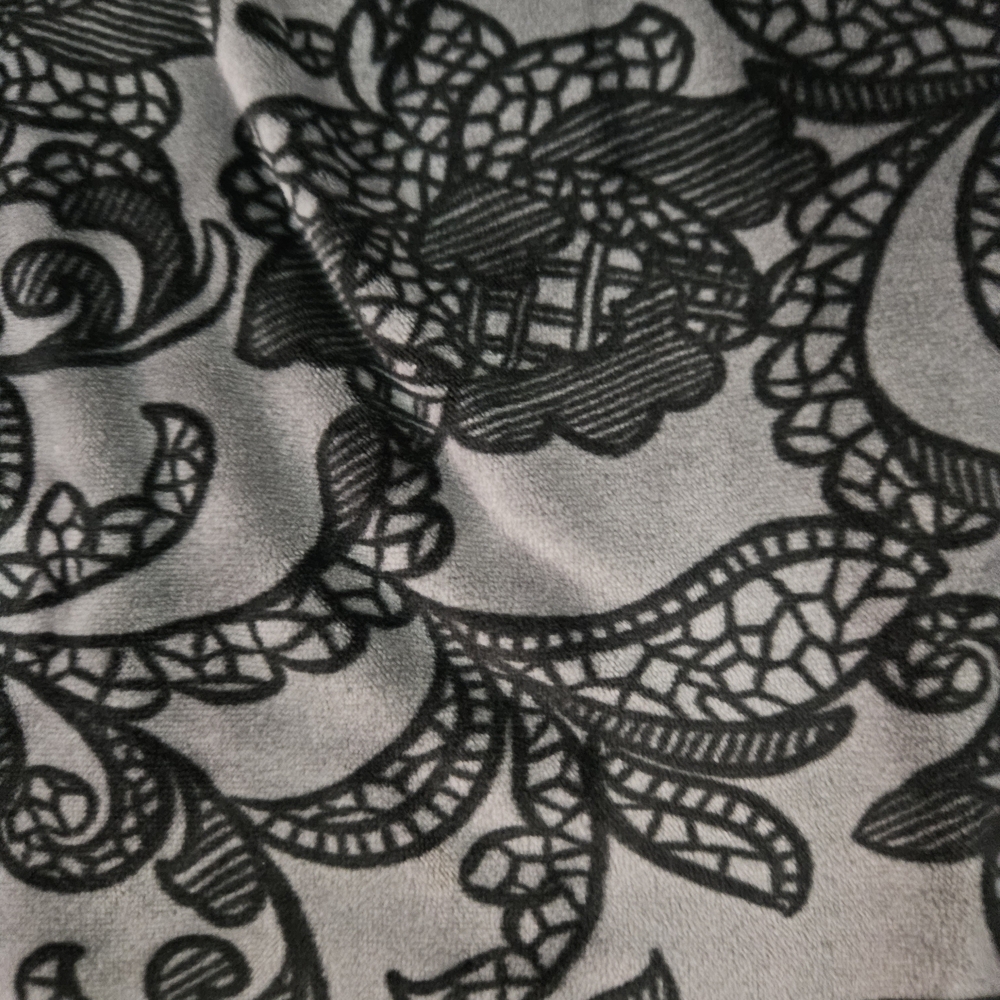 Nicole Miller Black and Gray Patterned Robe - Picture 3 of 6